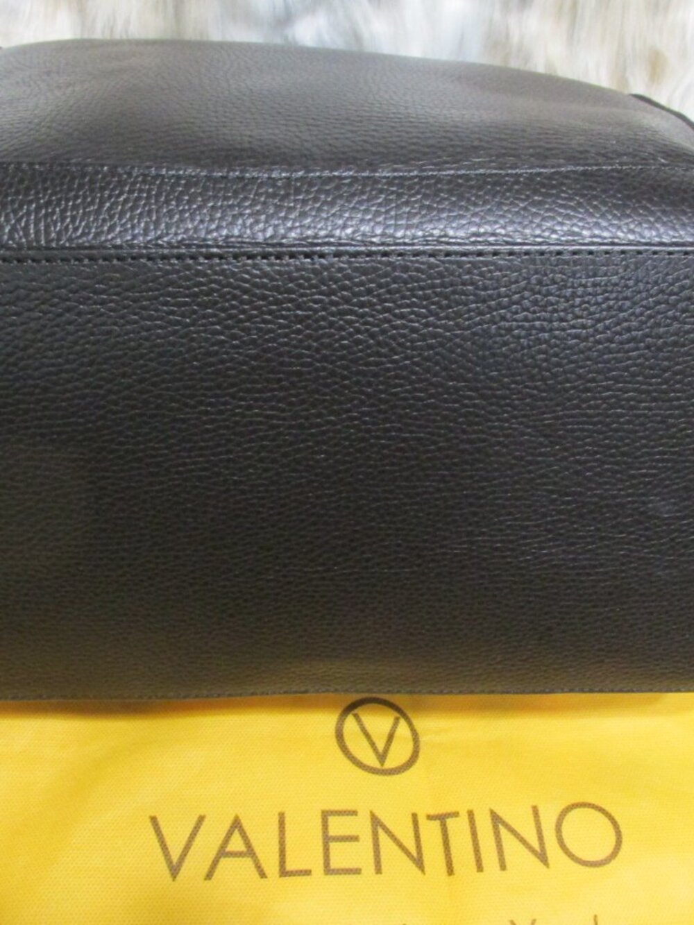 P2972-NWT Mario Valentino Sophie Medallion Black Pebble w/Dustbag - Picture 14 of 14
